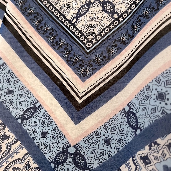 DR2 Flowy Chiffon Blouse - Picture 4 of 5